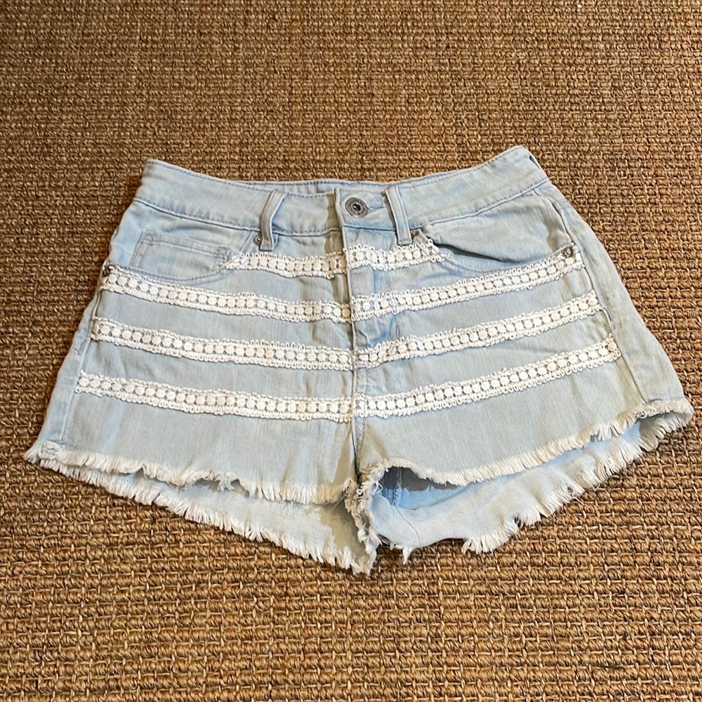 Bullhead High Rise Short with crochet detailing Size 5 (Juniors) or Adult 2